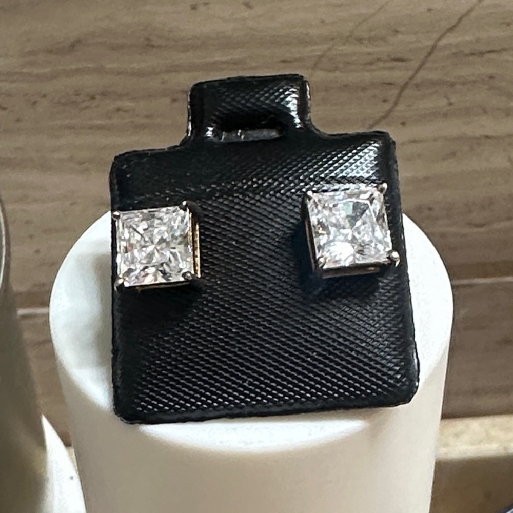 Princess-cut Stud Earrings Crystals and Gold Prongs - Picture 2 of 4